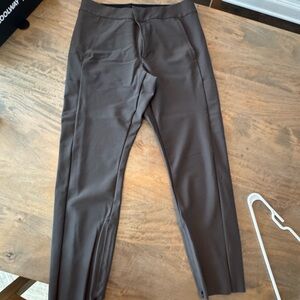 Athleta Taupe/Greige (leans gray) Stellar cropped ankle zipper trousers Size 12